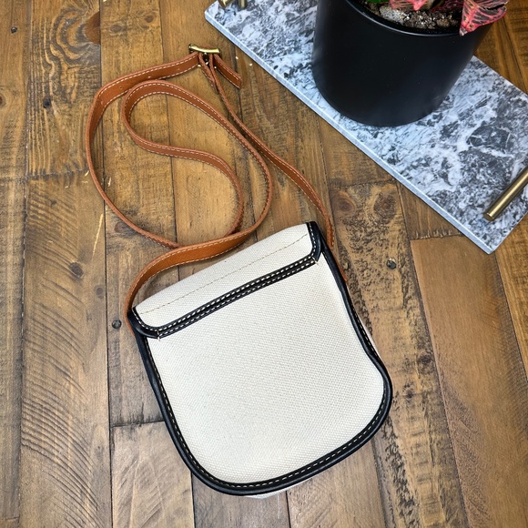 Fossil Austin Fab Small Flap Crossbody (Bone) NWOT - Picture 4 of 7